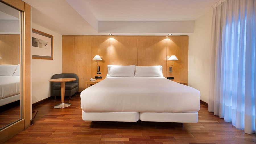 NH Madrid Paseo de la Habana — Guest room