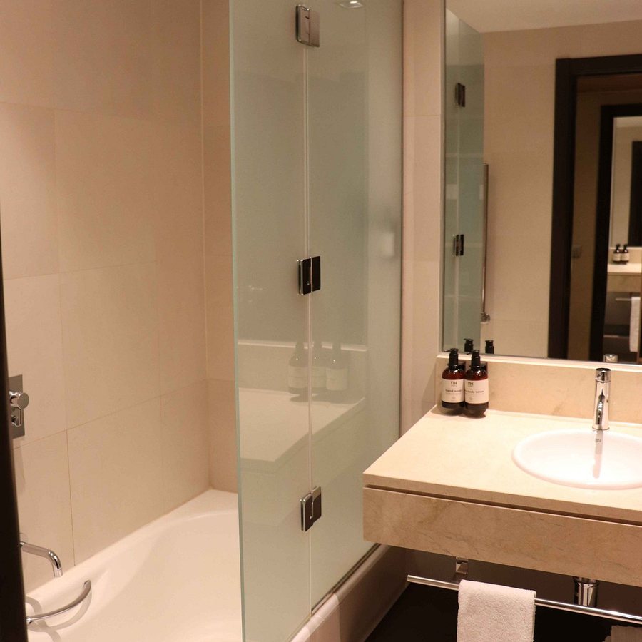 NH Madrid Ribera del Manzanares — Bathroom