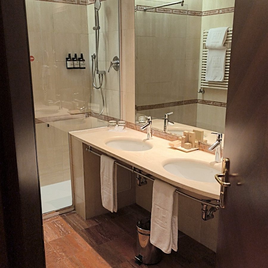 NH Milano Machiavelli — Bathroom