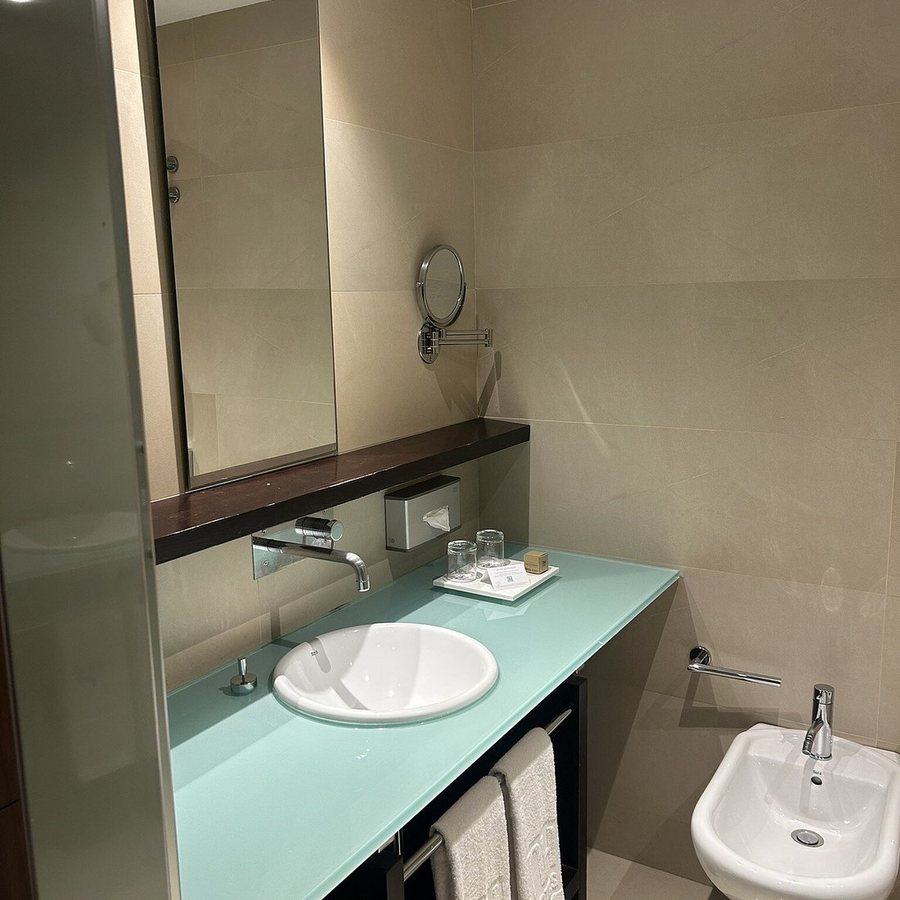 NH Sants Barcelona Barcelona Catalonia — Bathroom