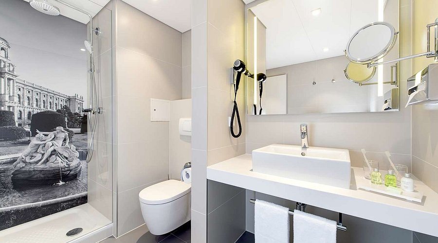 NH Wien City — Bathroom
