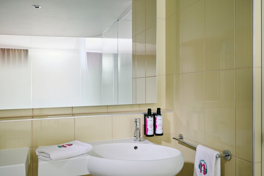 Nhow Berlin — Bathroom
