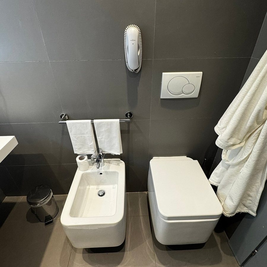 Nhow Roma Vittorio Veneto — Bathroom