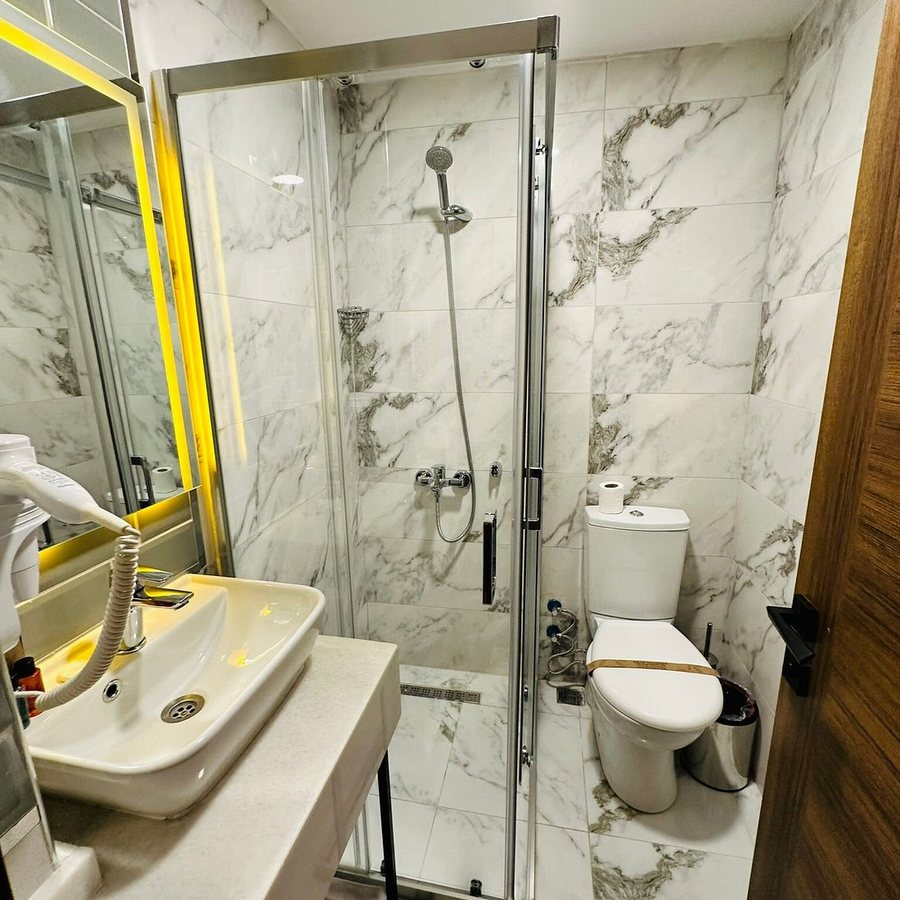 Nice Royal Otel Istanbul — Bathroom
