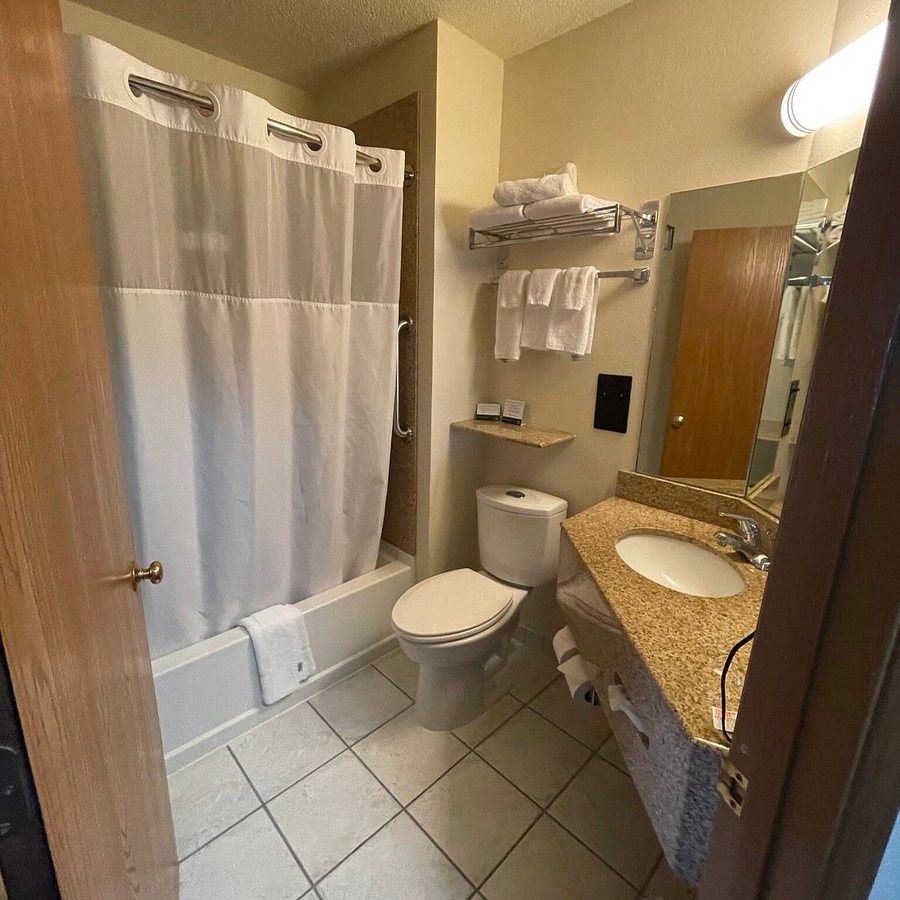 Nichols Inn of Red Wing — Bathroom