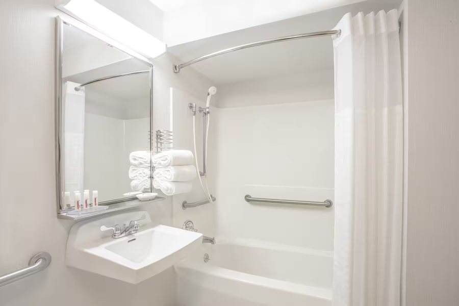 Nicholson Inn — Bathroom