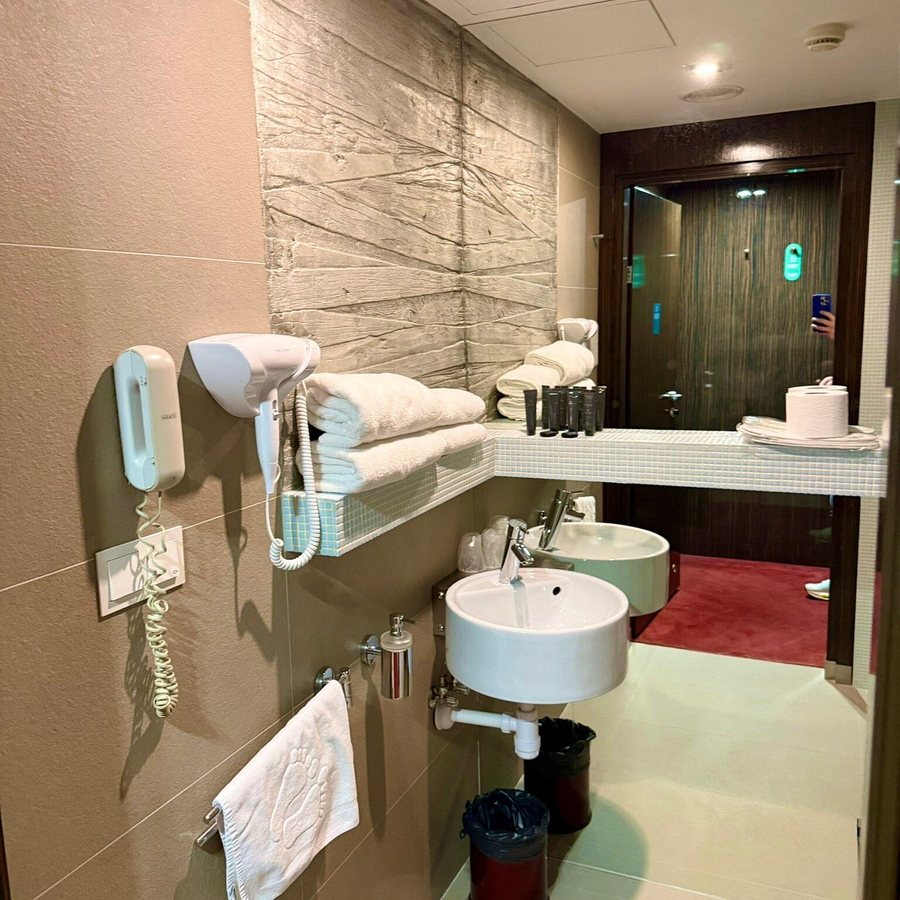 Niebieski Art Hotel Spa — Bathroom