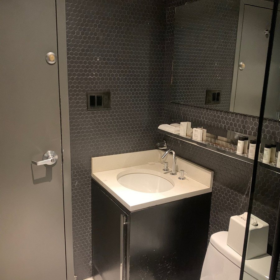 Night Hotel Broadway New York City New York — Bathroom