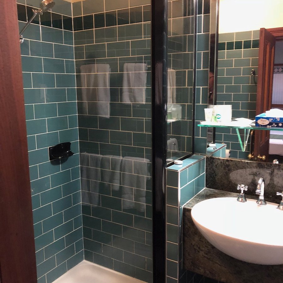Nightcap At Manly Hotel — Bathroom