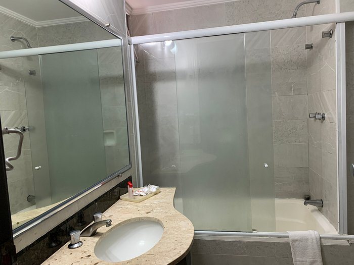 Nikkey Palace Hotel — Bathroom