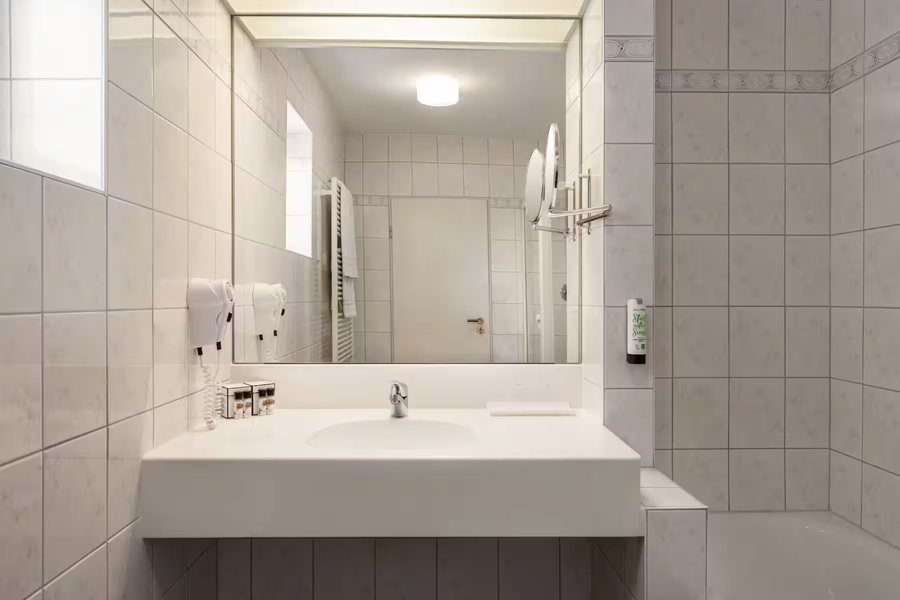 NILS am See — Bathroom
