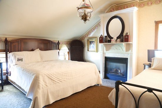 Nina s Bed and Breakfast Chicago Illinois — Guest room
