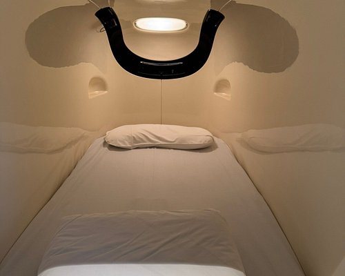 Nine Hours Akasaka Sleep Lab — Guest room