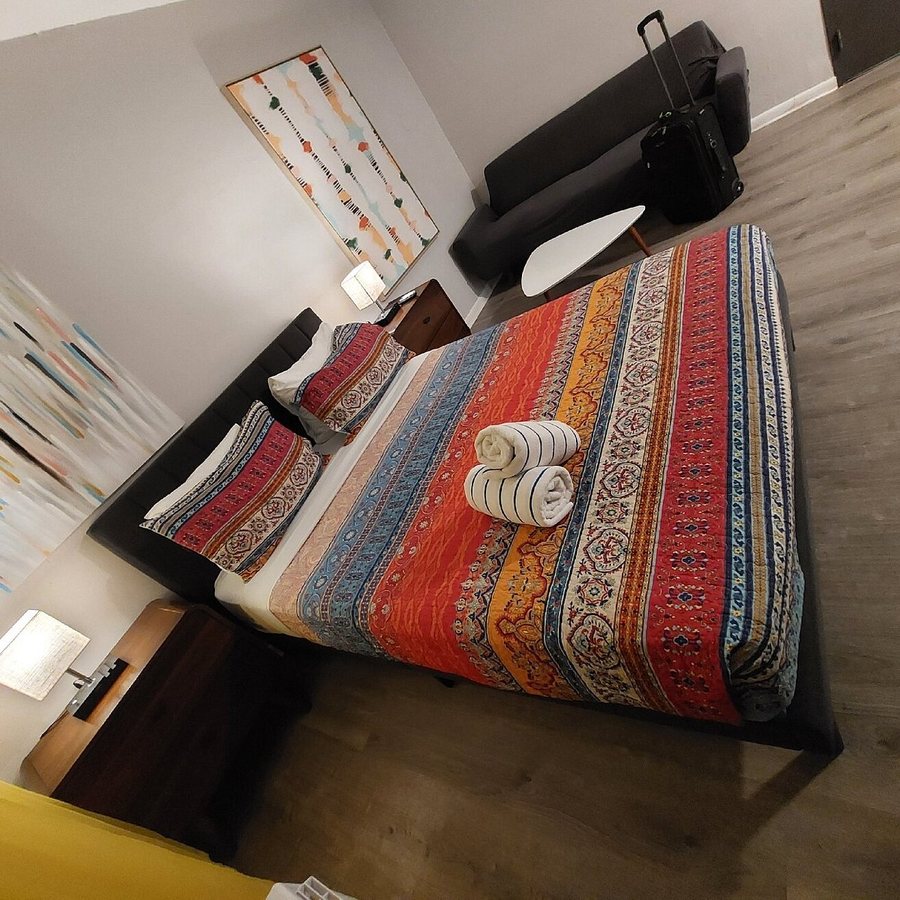 Nine20 Collins Apartments By Lowkl Miami Beach Florida — Guest room