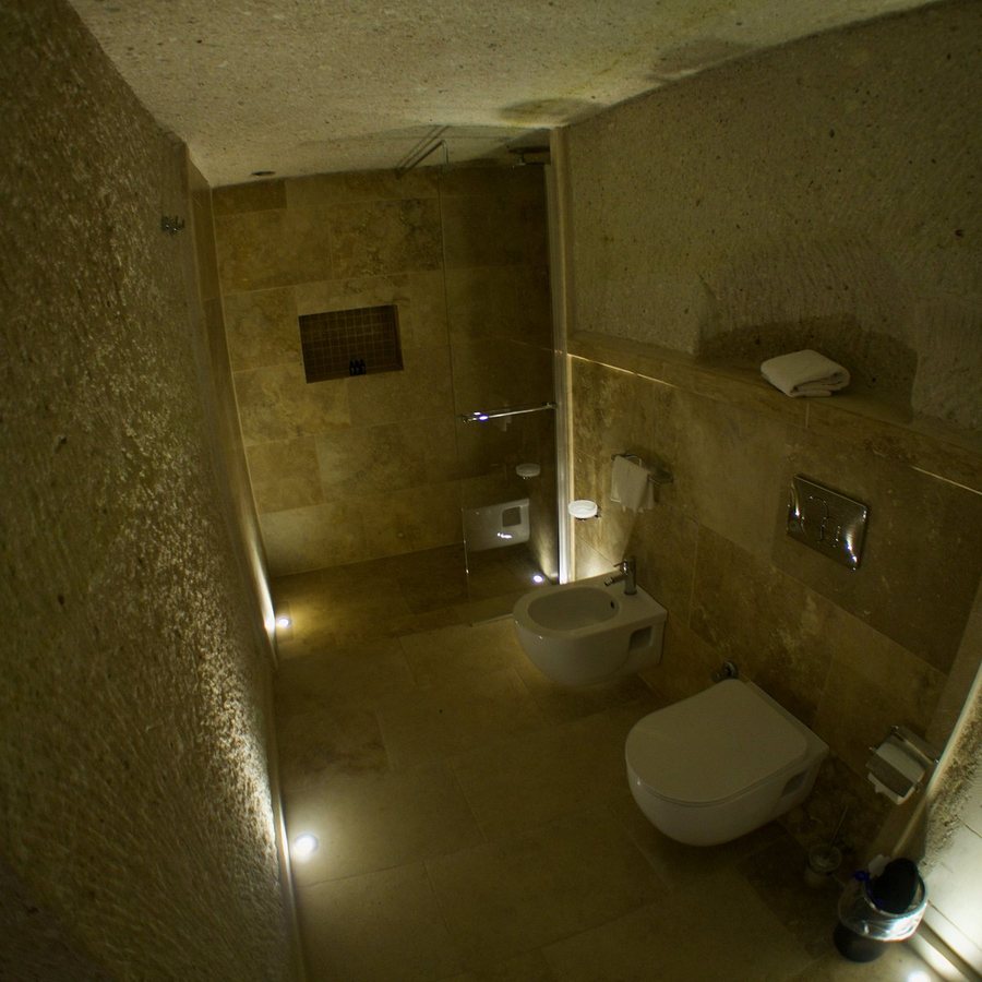 Nino Cave Suites — Bathroom