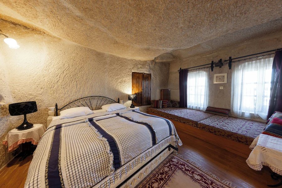 Nino Cave Suites — Guest room