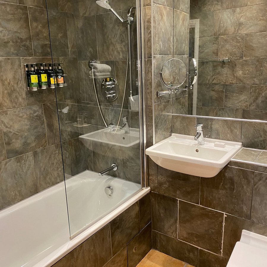Nira Caledonia — Bathroom