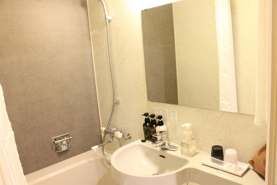 Nishitetsu Inn Shinjuku — Bathroom