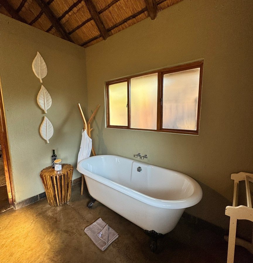 Njobvu Safari — Bathroom