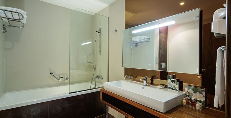 Noah s Ark Deluxe Hotel Spa — Bathroom