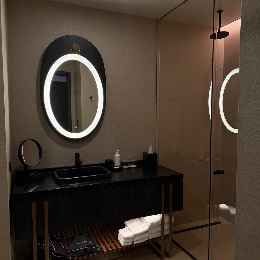 Nobu Hotel Atlanta — Bathroom