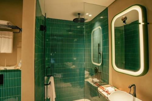 Noema Resort Pererenan — Bathroom