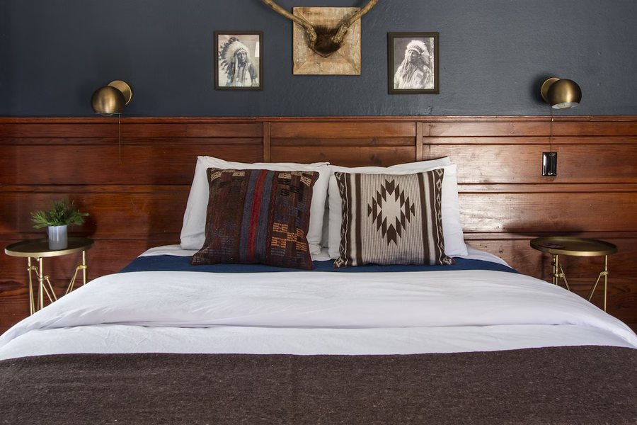 Noon Lodge at Mallard Bay — Guest room