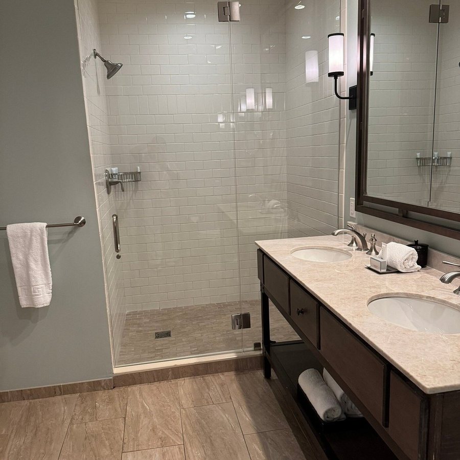 NOPSI Hotel New Orleans New Orleans Louisiana — Bathroom