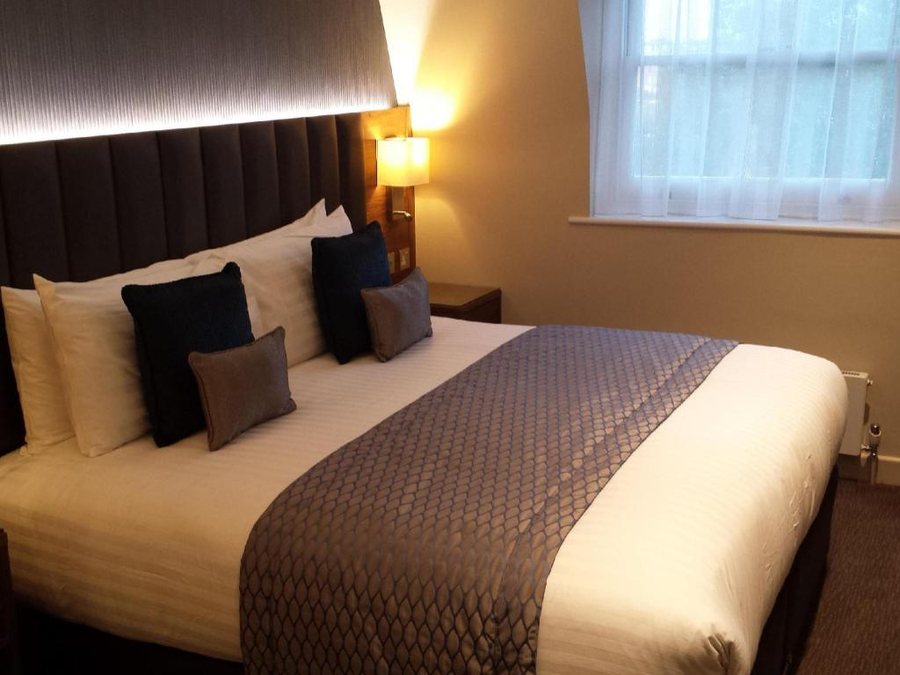 Norfolk Towers Paddington Hotel — Guest room