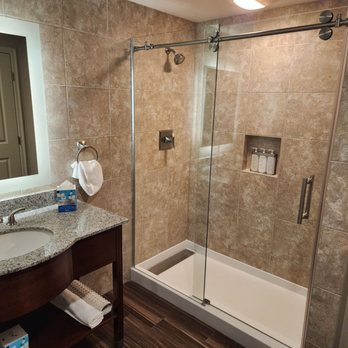 Normandy Inn — Bathroom