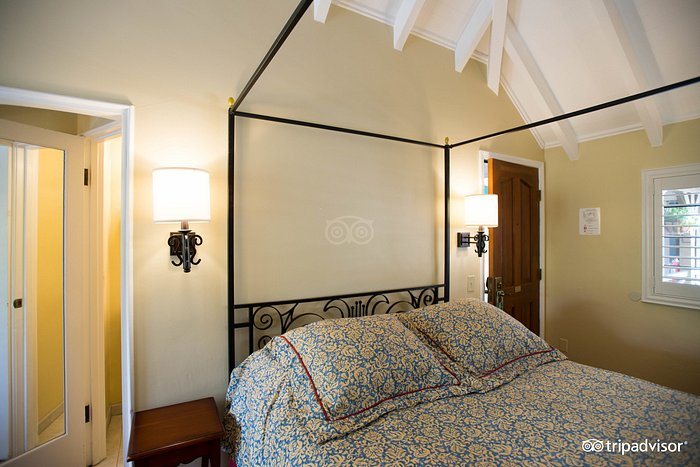 Normandy Inn — Guest room