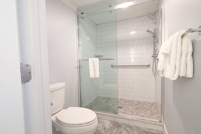 Norseman Resort — Bathroom