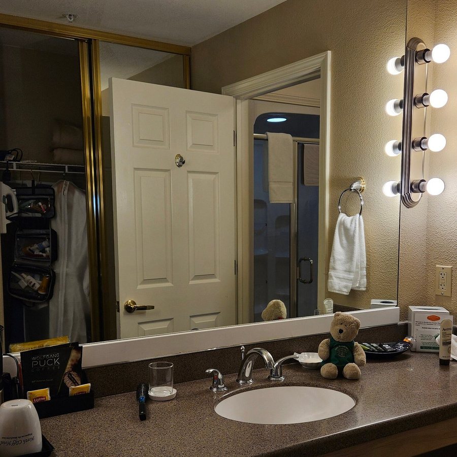 North Cliff Hotel — Bathroom