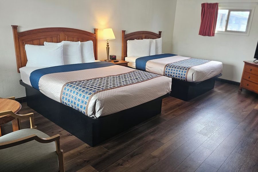 North Coast Inn — Guest room