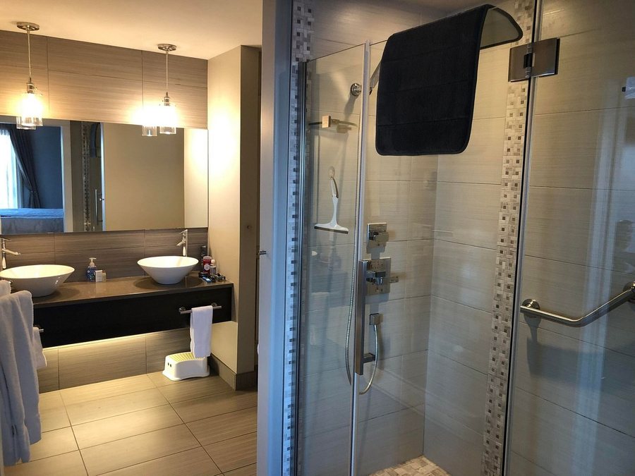 North Rustico Harbour Inn — Bathroom