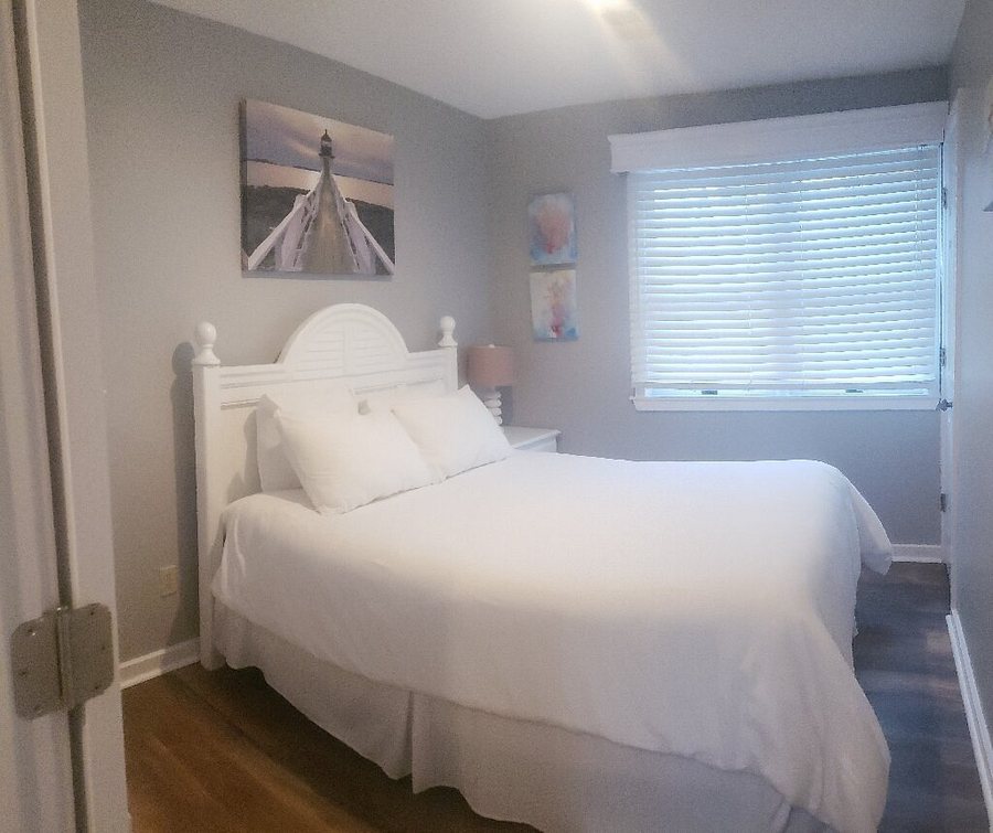 North Shore Inn Condo Hotel — Guest room