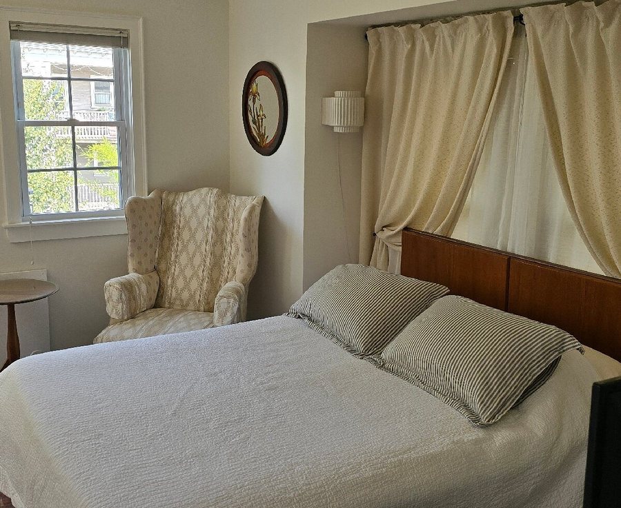 Northey Street House — Guest room