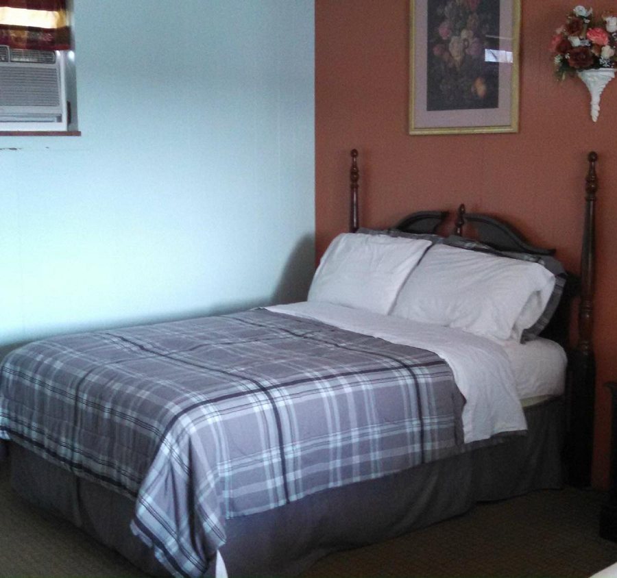 Northland Motel Kawkawlin Kawkawlin Michigan — Guest room