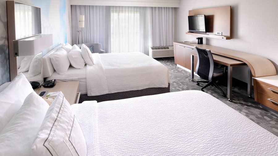Northwest Inn Suites — Guest room