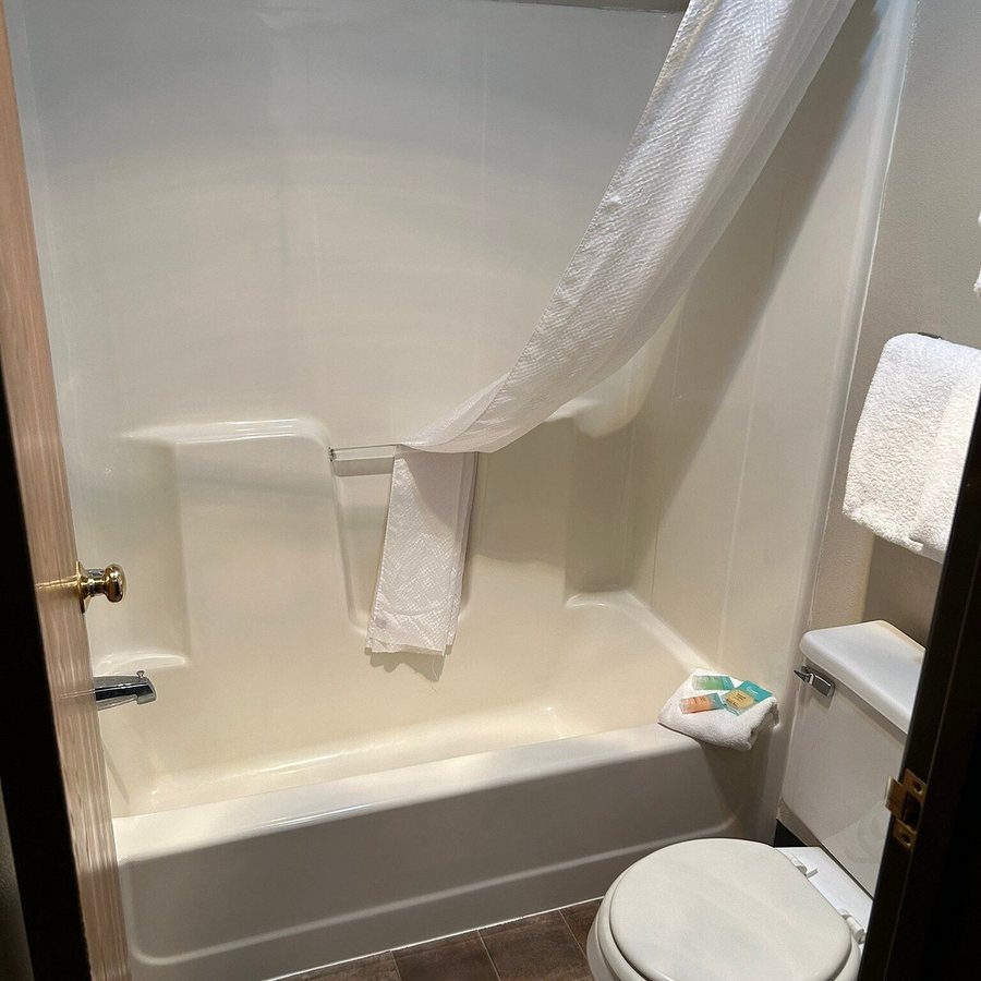 Northwoods Best Inn — Bathroom
