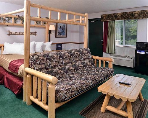 Northwoods Best Inn — Guest room