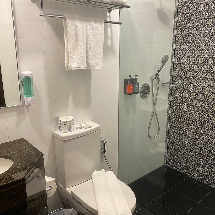 Nostalgia Hotel — Bathroom