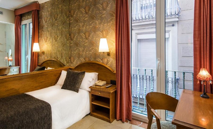 Nouvel Hotel Barcelona Catalonia — Guest room