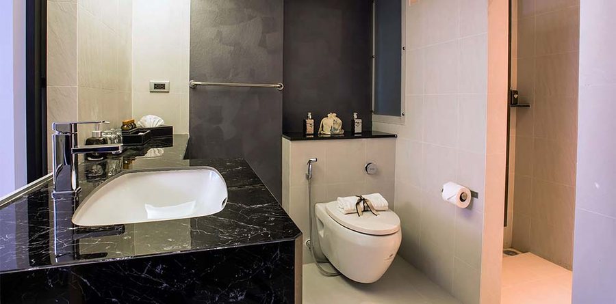 Nouvo City Hotel — Bathroom