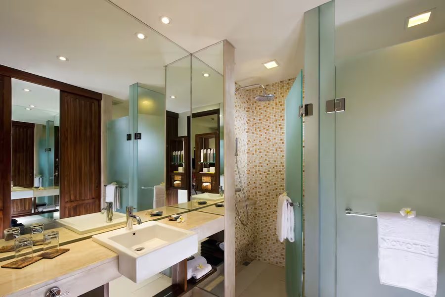 Novotel Bali Nusa Dua Hotel Residences — Bathroom