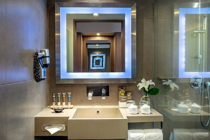 Novotel Bangkok Bangna — Bathroom