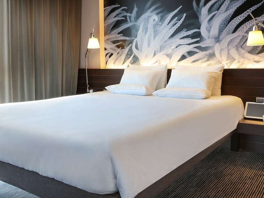 Novotel Barcelona City Barcelona Catalonia — Guest room