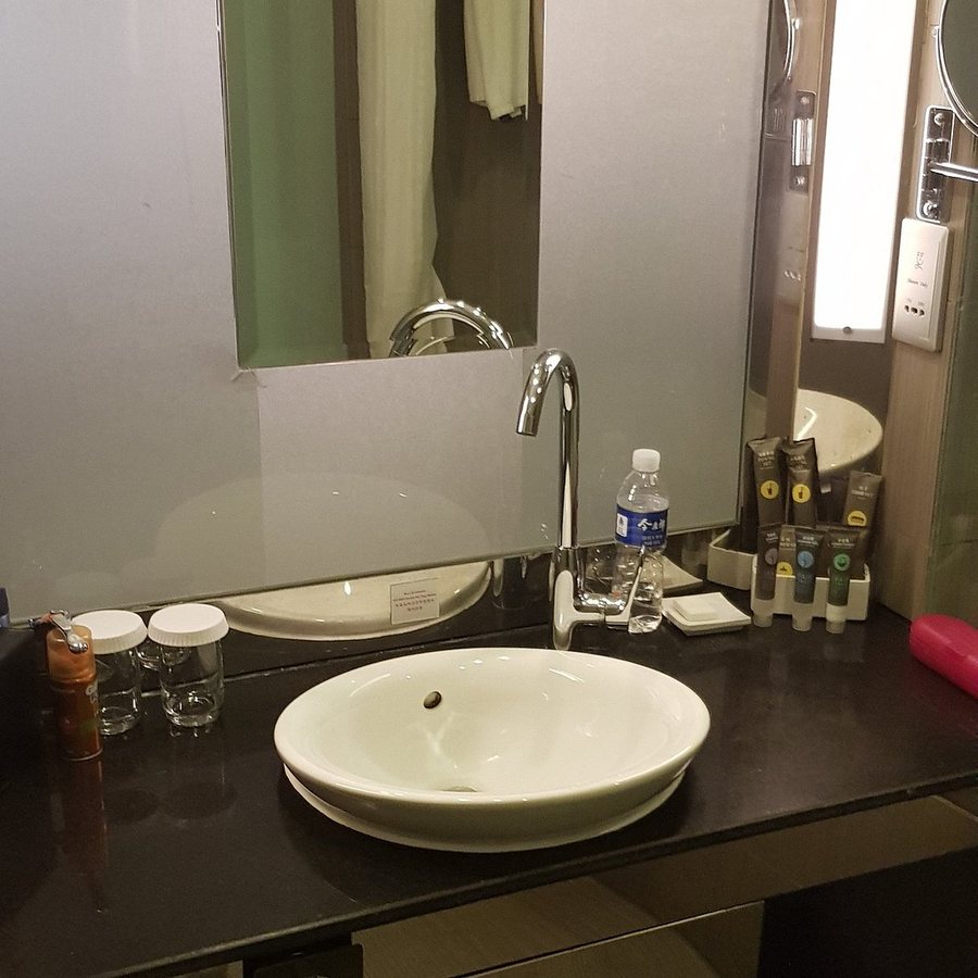 Novotel Beijing Sanyuan — Bathroom