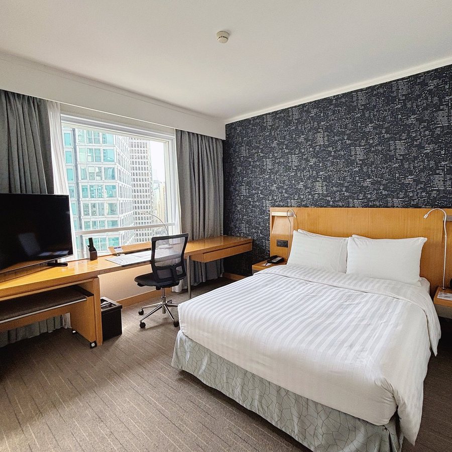 Novotel Century Hong Kong — Guest room