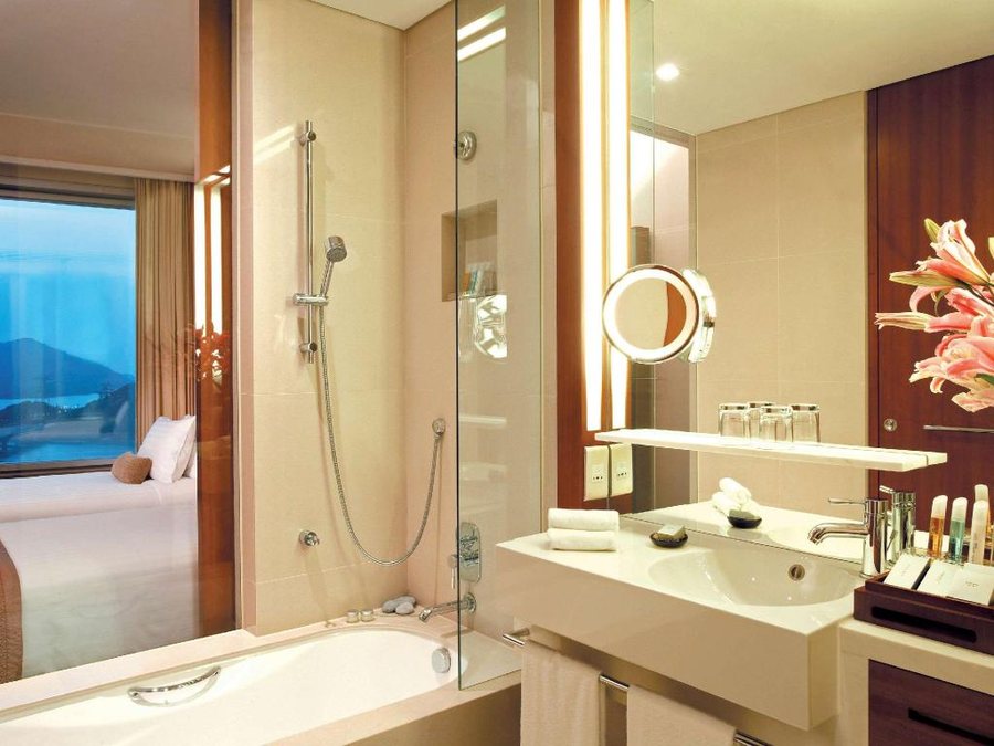 Novotel Citygate Hong Kong — Bathroom